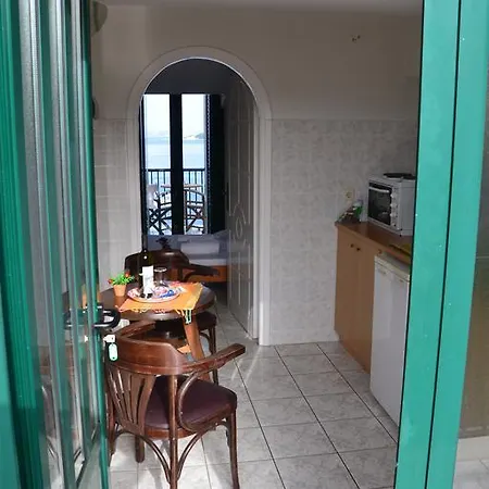 Appartement Karmiris And *