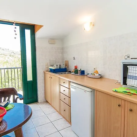 Appartement Karmiris And *